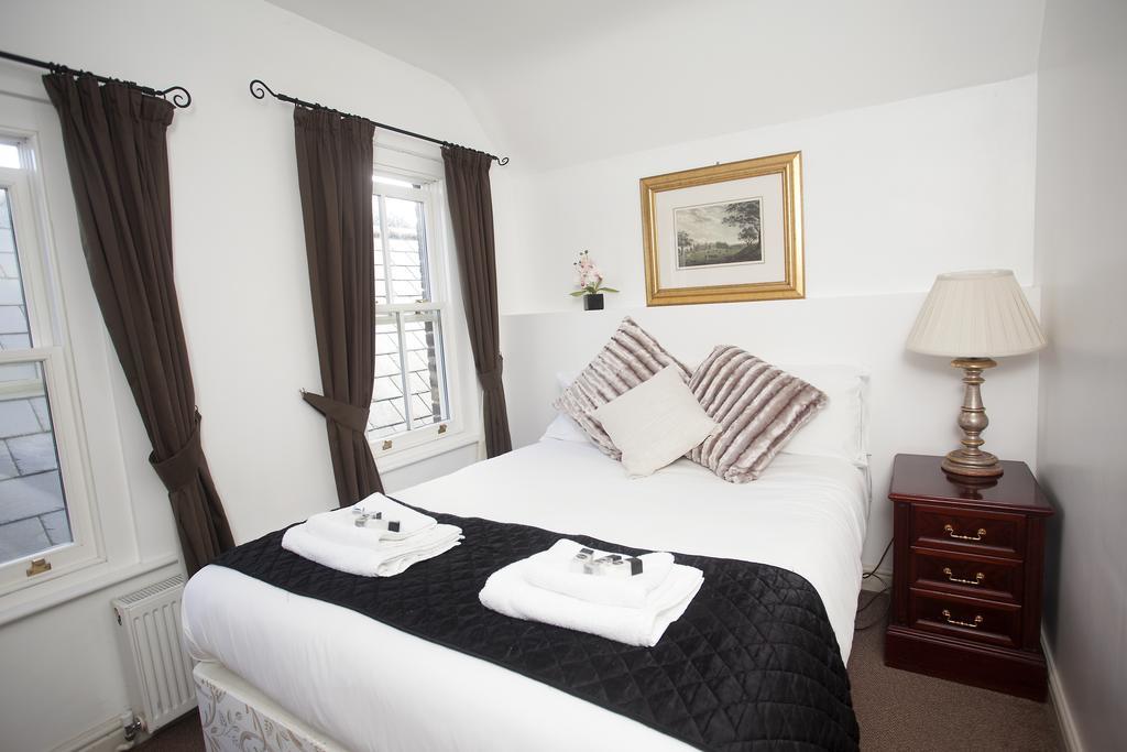 The Five Bells Hotel Deal Room photo